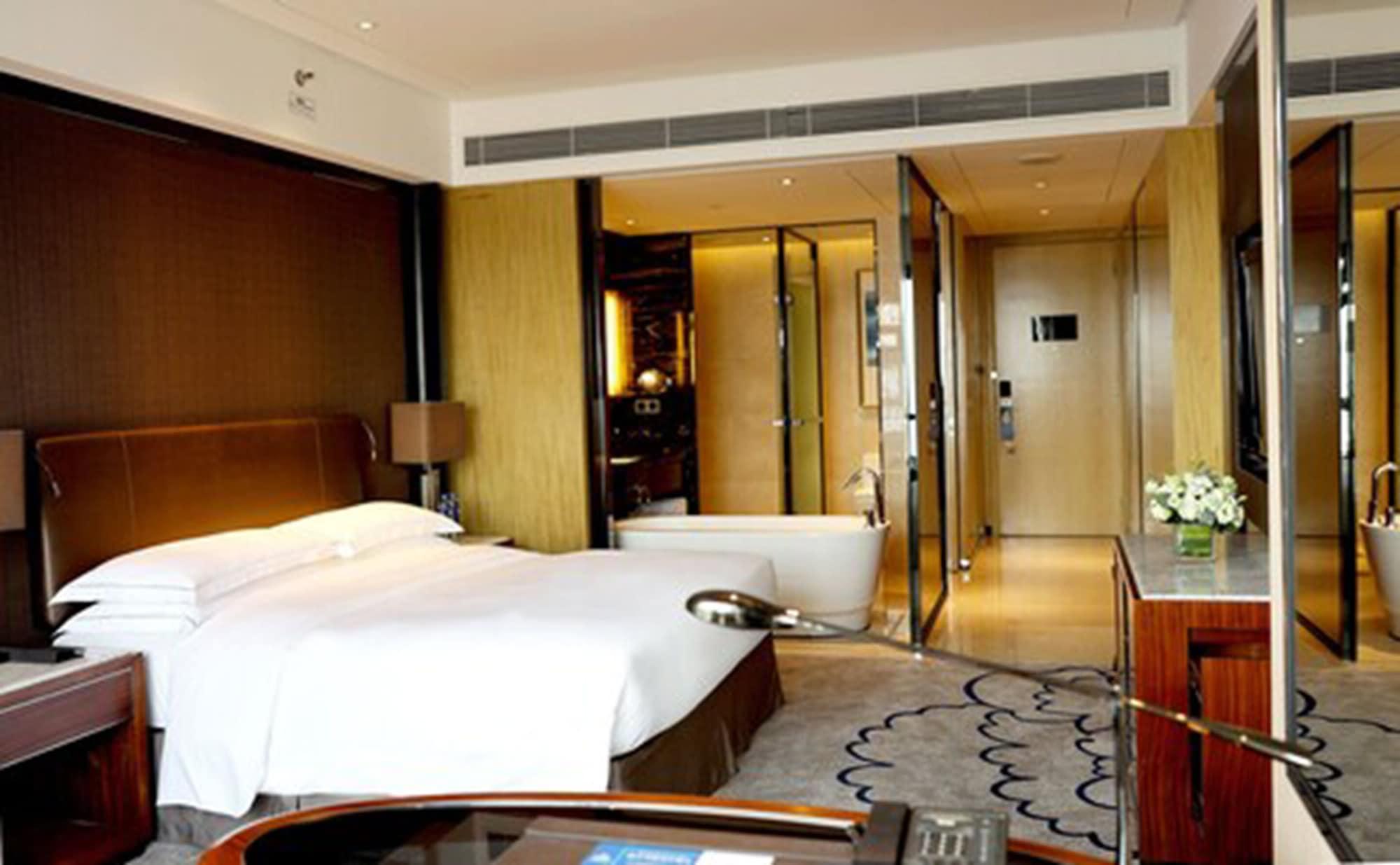 ฮิลตัน จงซาน ดาวน์ทาวน์ Hotel ภายนอก รูปภาพ