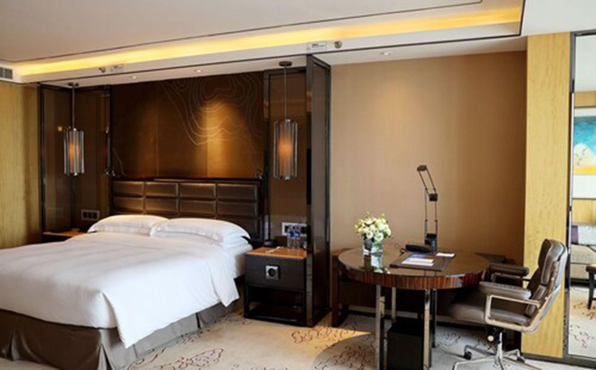 ฮิลตัน จงซาน ดาวน์ทาวน์ Hotel ภายนอก รูปภาพ